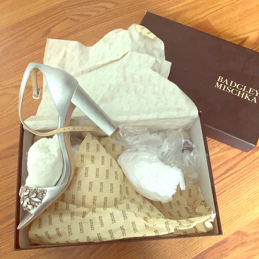Badgley Mischka brand new size 7 shoe
